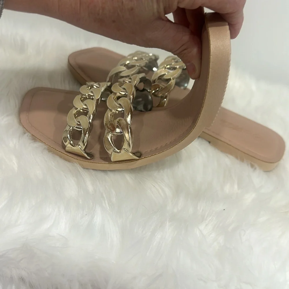 Size 6 chain strap, flexible sole sandals NEW